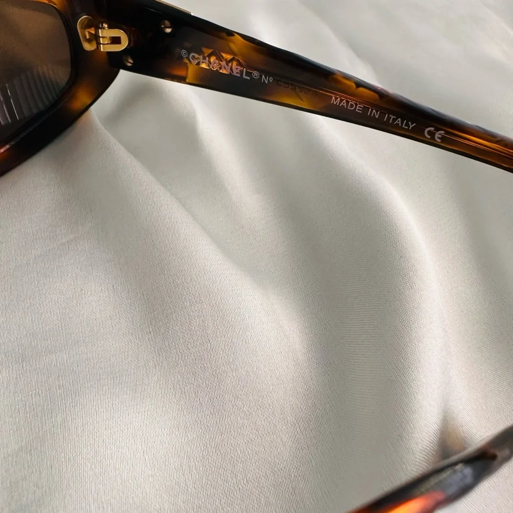 CHANEL sunglasses rich